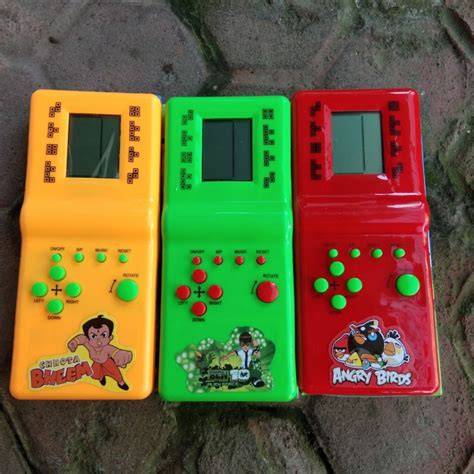 Sertifikat, penghargaan, tanda, atau dokumen yang dipajang di game jadul potongan Bisa pakai ShopeePay waktu bermain